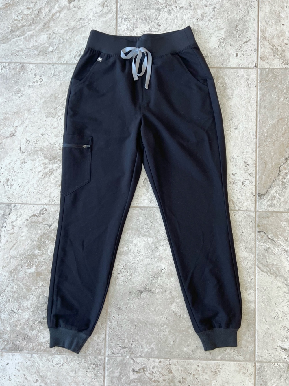 FIGS AYA High Waist Zamora Jogger Scrub Pants in Black (PO# 5049), size Small